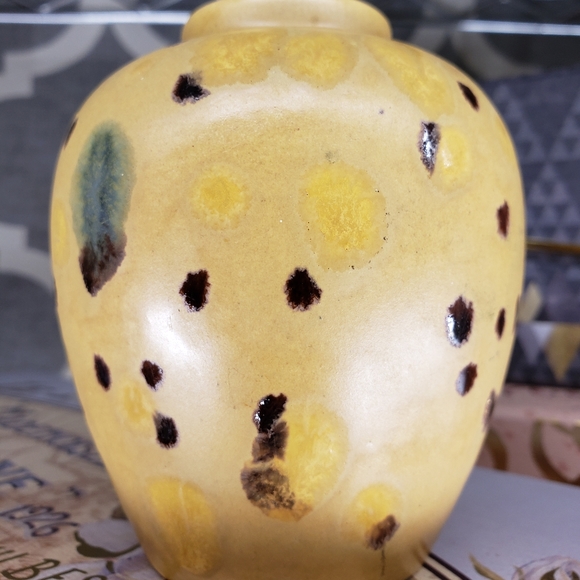 Arnels Other - Arnels Art vase 5in tall